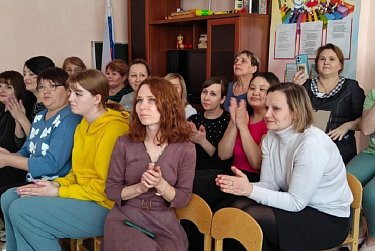 Депутаты поздравили женские коллективы